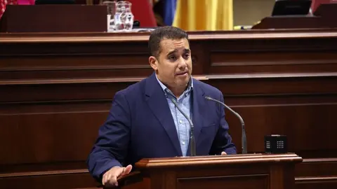 Yoné Caraballo defendiendo la PNL sobre app de apoyo emcional