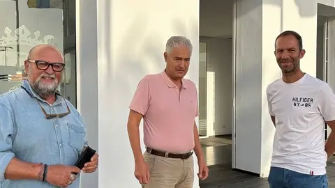 José Juan Cruz junto a Nicolas Saavedra y Christopher Notario.