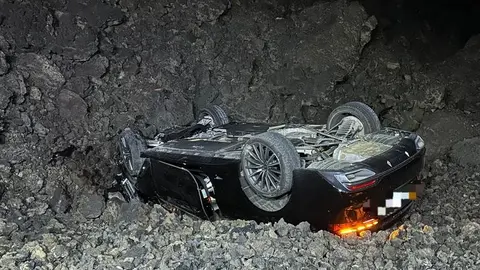 Imagen de cómo quedó el vehículo tras el vuelco