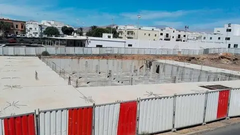 Imagen de la ruina que quedó tras la obra inacabada en Altavista que ahora se va a retomar