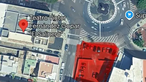 Señalizado en rojo la zona donde VOX dice que hay un solar propiedad del Cabildo que se está usando como aparcamiento particular.