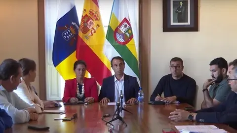 Pleno del Ayuntamiento de Haría donde se aprobó tomar acciones legales contra el Consorcio del Agua.