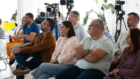 Migdalia Machín en la sede de CC junto a sus compañeros de partido.