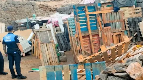 Agentes desplazados al lugar en el que se encontraba el fumadero.