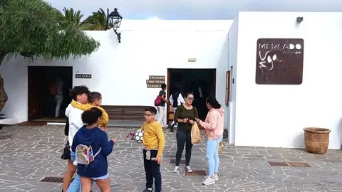 zona exterior del Mercado de Uga.