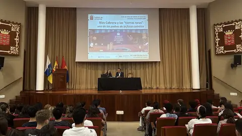 Charla Blas Cabrera y las tierras raras uno de los padres de la Física Cuántica.