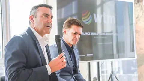 Oswaldo Betancort junto a Héctor Fernández