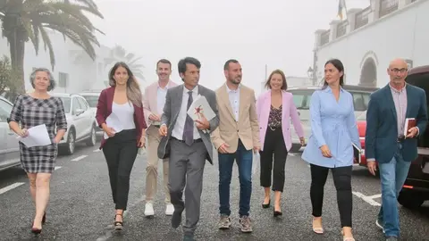 El equipo de concejales del PSOE a la entrada del último pleno en La Villa