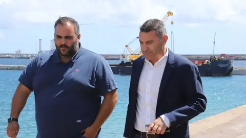 Samuel Martín y Oswaldo Betancort en el Puerto de Arrecife.