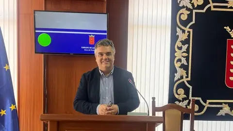 Armando Santana en el salón de plenos del Cabildo de Lanzarote.