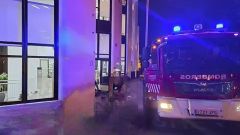 Momento de la actuación de los bomberos.