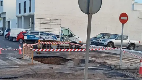 Imagen del socavón que vuelve a haber en la zona