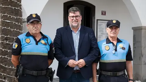 El alcalde Isidro Pérez junto a José Antonio Navarro González y Lorenzo Martín Acosta