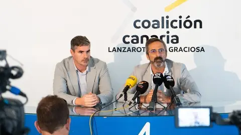 Pedro San Ginés con su abogado este martes en la rueda de prensa.