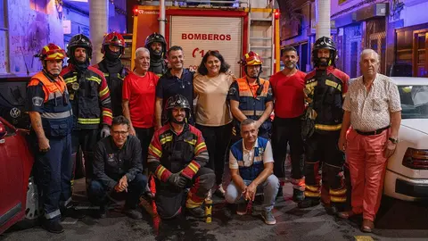 El equipo del Consorcio con la directiva del Torrelavega.