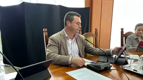 Óscar Noda durante el pleno de este jueves en el Cabildo de Lanzarote.