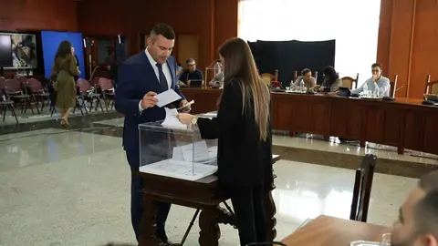 Momento de la participación del presidente del Cabildo en las designaciones.