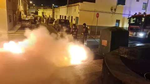 Momento en el que los bomberos se pudieron hacer con el control del incendio