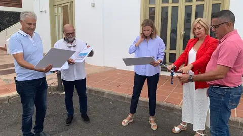 Imagen del alcalde de Tias con parte de su grupo de gobierno