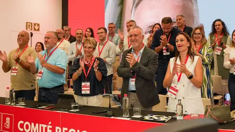 Ángel Víctor Torres en un encuentro del Comité Regional.