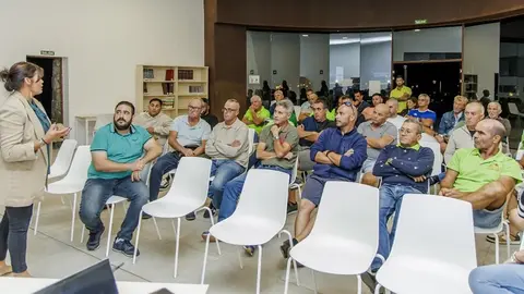 Encuentro de la alcaldesa Olivia Duque y el concejal Javier Díaz con los taxistas del municipio.