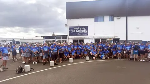 Participantes de la caminata solidaria.