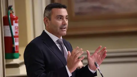 Oswaldo Betancort, en su intervención en el Pleno del Parlamento de Canarias de este martes 10 de diciembre (2)