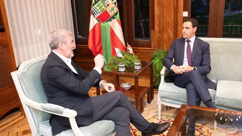 Fernando Clavijo con Pradales durante el encuentro de este jueves.