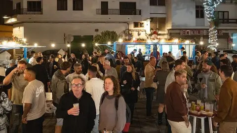 La gente ya está disfrutando de la nueva ubicación en la plaza de la Iglesia de San Ginés