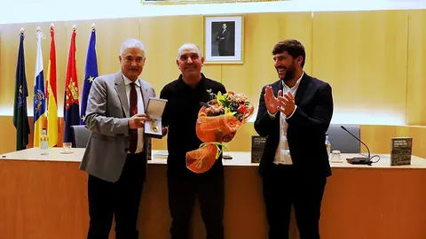 El Sporting Tías recibe la primera Medalla de Oro del Ayuntamiento de Tías.