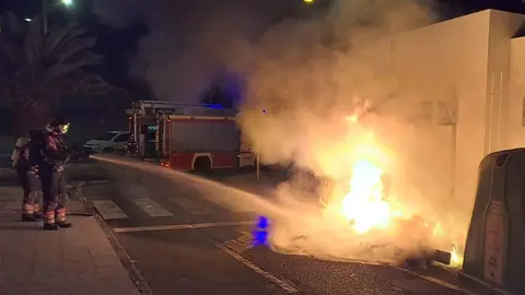 Momento de la actuación de los bomberos.