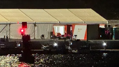 Salvamar durante uno de los rescastes de pateras que realizó en la madrugada de este jueves.