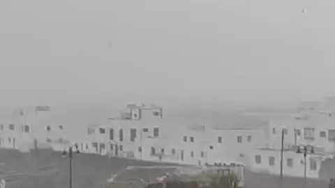 Órzola sufriendo las primeras precipitaciones del fin de semana.