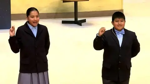 Niños de la escuela de San Ildefonso cantando el Gordo de la lotería de Navidad.