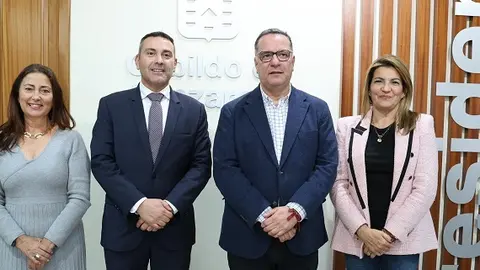 Ascensión Toledo, Oswaldo Betancort, Polí Suárez y María Jesús Tovar durante la firma del convenio de Educación.