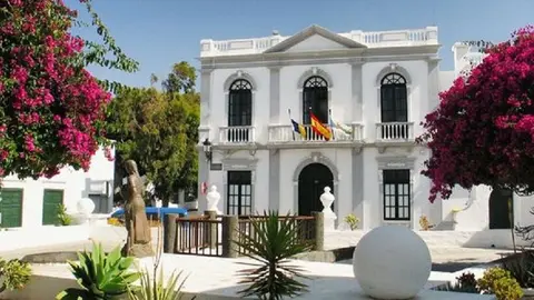 Imagen de la fachada del Ayuntamiento de Haría