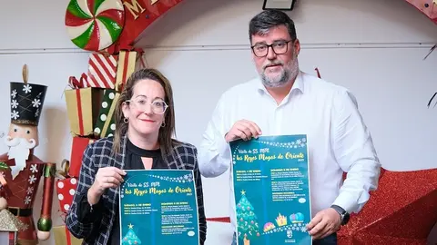 Estefanía Luzardo e Isidro Pérez durante la presentación de la visita de los Reyes Magos.