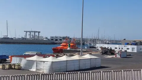 Imagen de la zona de Puerto Naos donde se refugia a los inmigrantes que llegan a Lanzarote