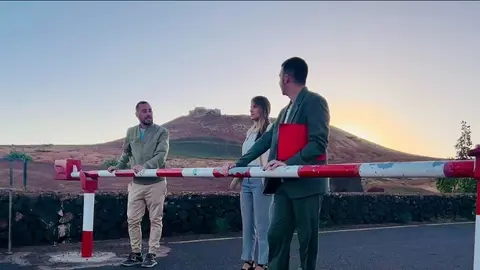 Los concejales Reyes, Galaěn y Asorey ... a de Santa Baěrbara este viernes