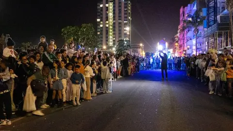 Imagen de la cantidad de gente que estuvo esperando para la llegada de los Reyes