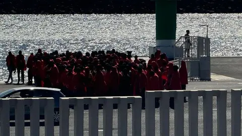 Uno de los grupos de inmigrantes atendidos estos días en Puerto Naos