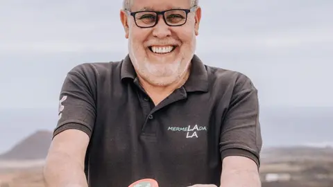 Fefo Nieves con algunas de las mermeladas.