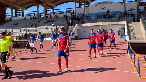 Los jugadores rojillos salieron al campo del Marino convencidos de la victoria