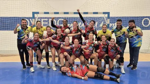 Imagen de la alegría del equipo tras el triunfo