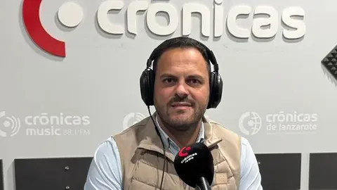 Yonathan de León en Crónicas Radio.