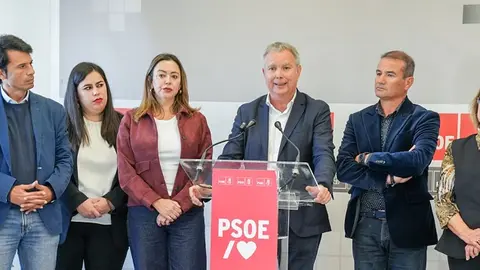 Sebastián Franquis este jueves en Lanzarote con los parlamentarios de esta isla y la secretaria general de la formación.