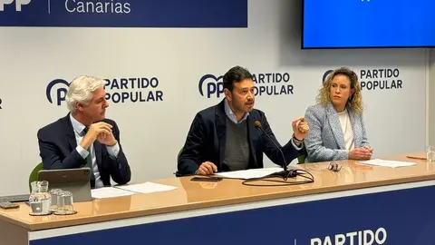 Imagen de los representantes del PP este jueves en la sede de Gran Canaria.