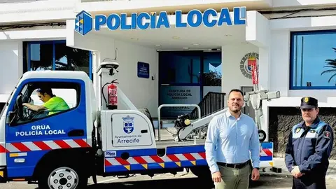 Arrecife estrena un servicio de grúas 24 horas, y un depósito para la retirada de vehículos.