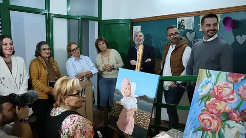 Visita al aula cultural de la tercera edad de la destila.