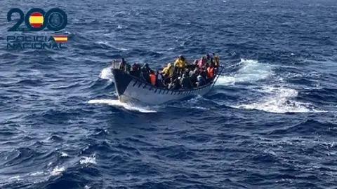 Imagen de una de las pateras interceptadas por la Policía Nacional.